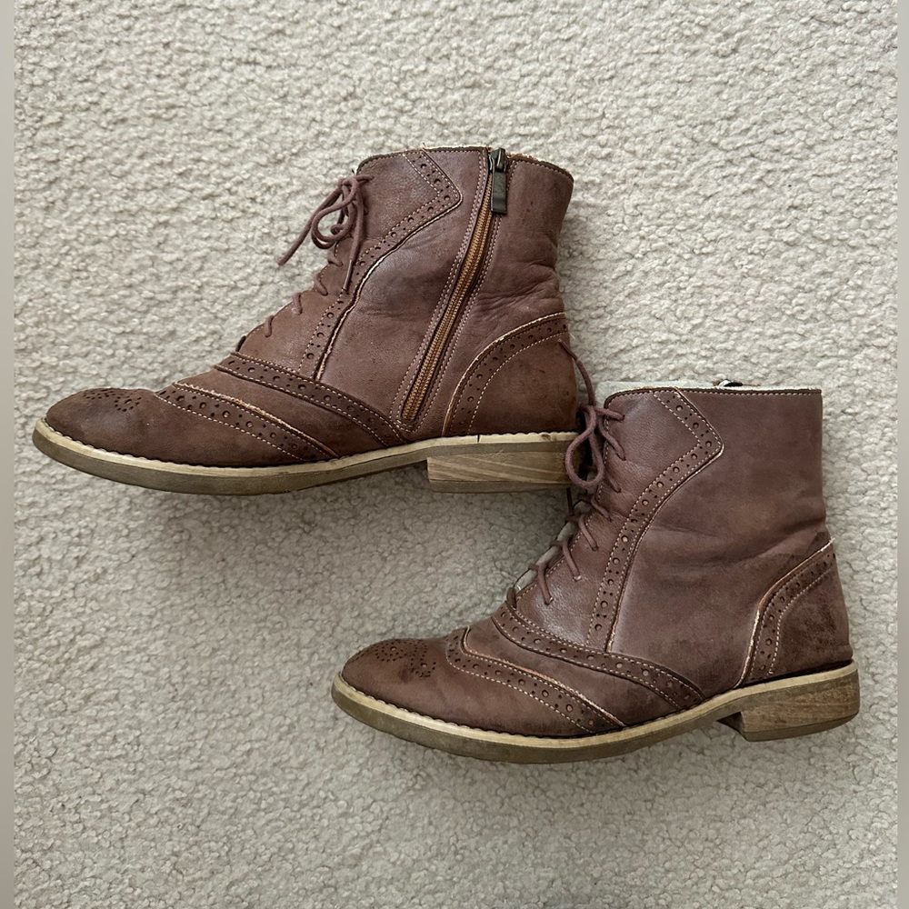 Womens boots size 38